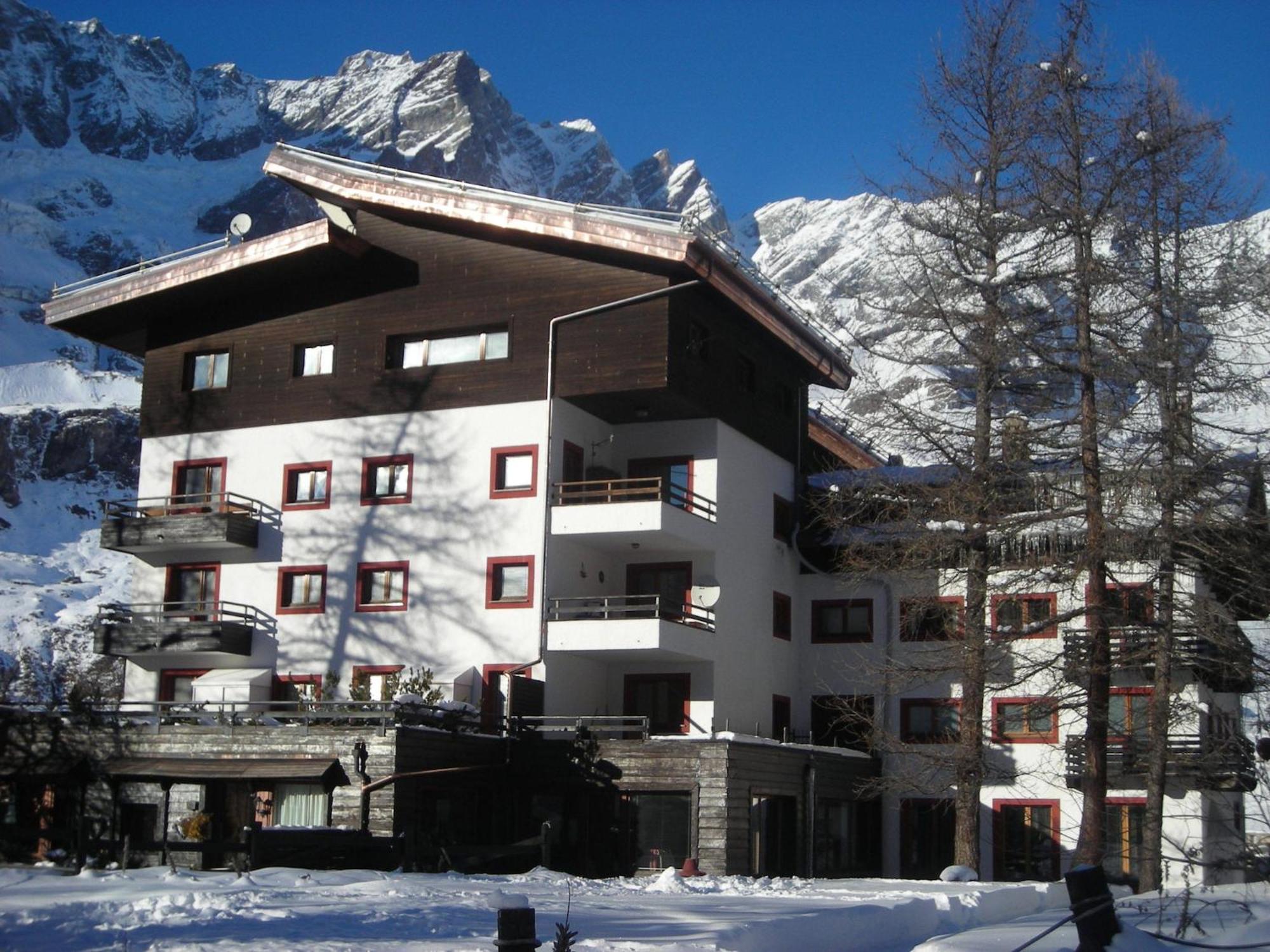 Contemporary Apartment In Breuil Cervinia Near Ski Area Экстерьер фото