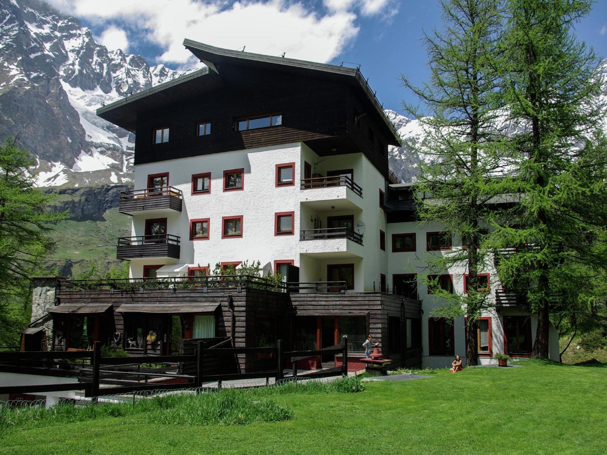 Contemporary Apartment In Breuil Cervinia Near Ski Area Экстерьер фото