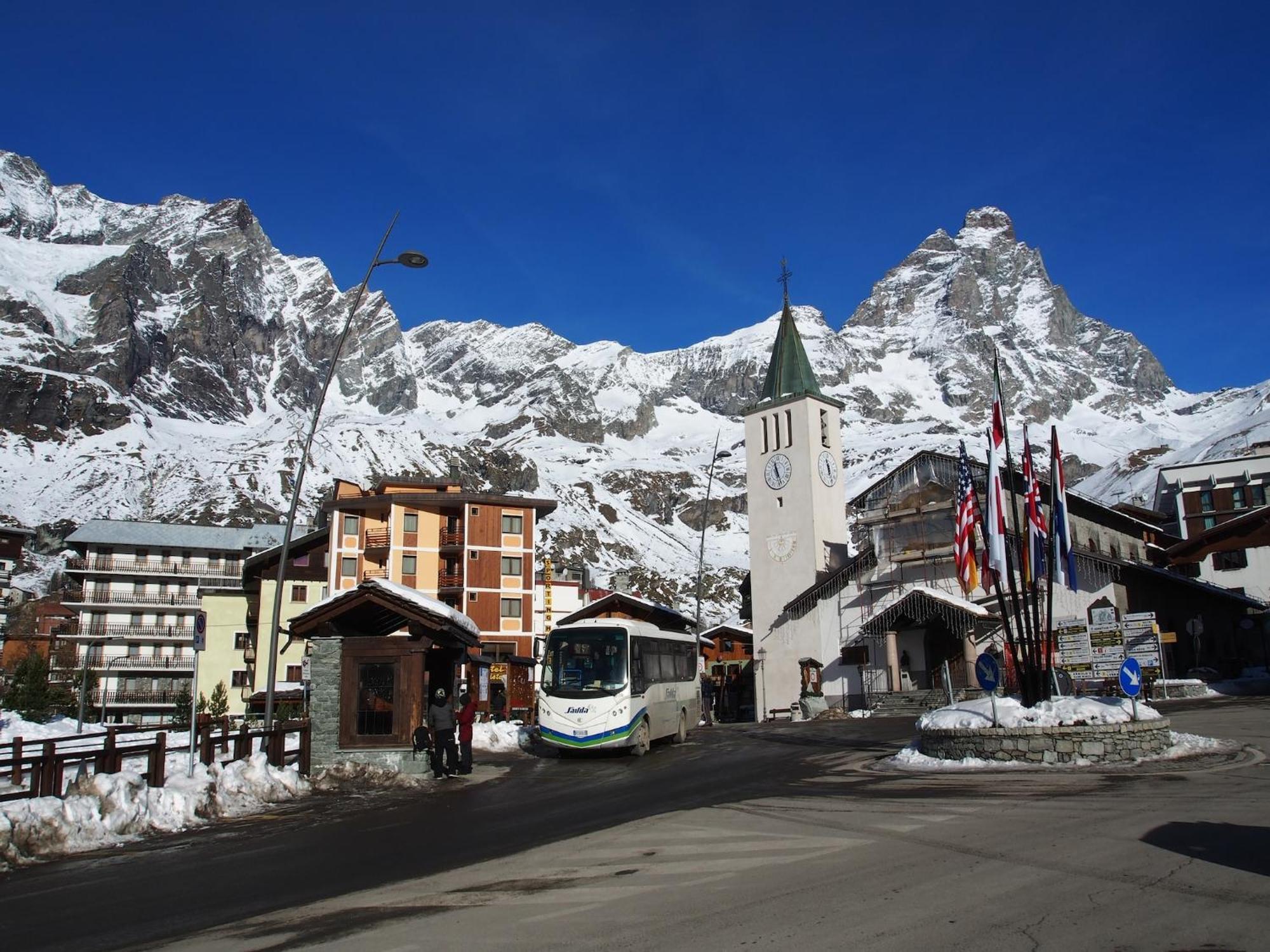 Contemporary Apartment In Breuil Cervinia Near Ski Area Экстерьер фото